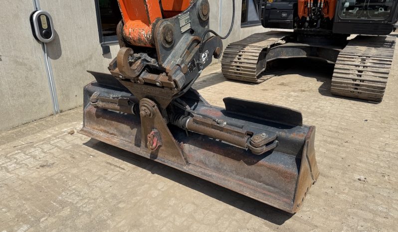 
								Excavadora Hitachi ZX210 LC-5B año 2016 completo									