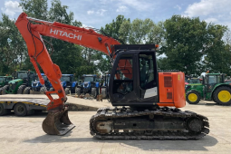 
										Exc. Hitachi ZX135/US-3 año 2010 Horas:9.408 Orugas metálicas con almohadillas de goma completo									