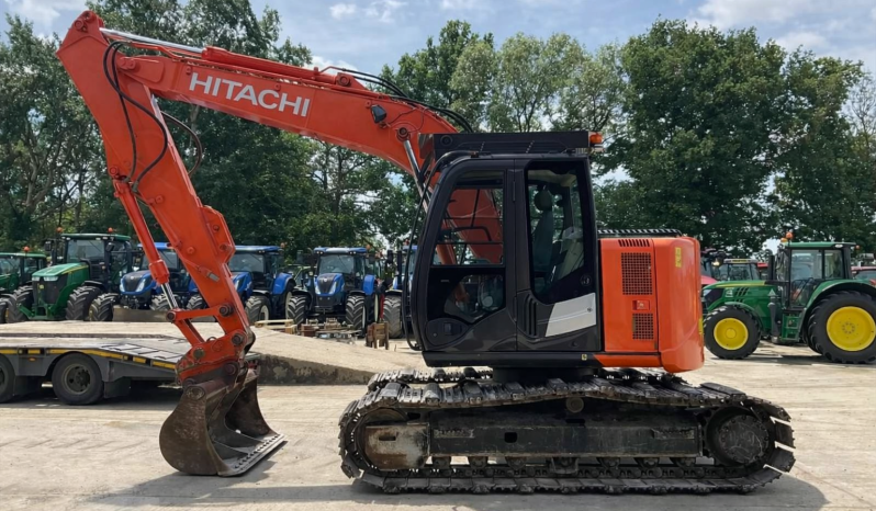 
								Exc. Hitachi ZX135/US-3 año 2010 Horas:9.408 Orugas metálicas con almohadillas de goma completo									