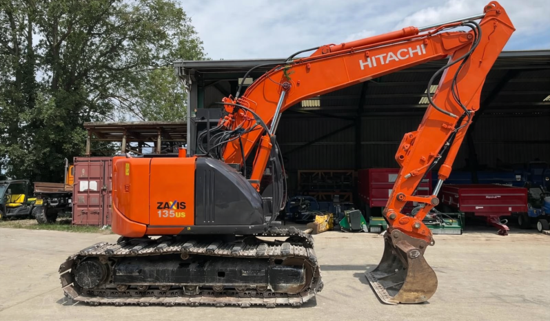 
								Exc. Hitachi ZX135/US-3 año 2010 Horas:9.408 Orugas metálicas con almohadillas de goma completo									