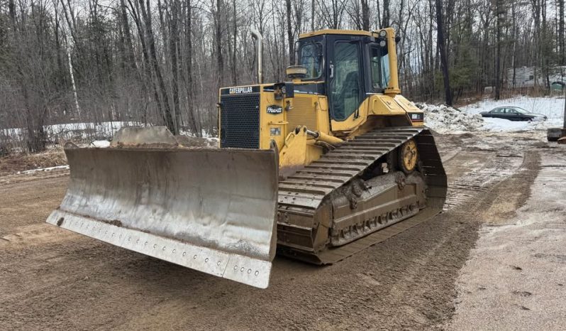 
								Bulldozer Caterpillar D6M transmision nueva horas 17000 año 1998 completo									