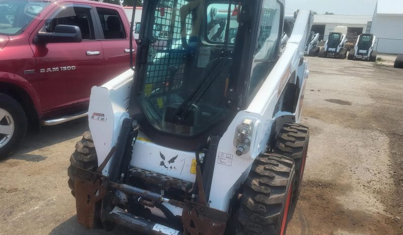 
								Minicargador Bobcat S590 año 2025 horas 1495 completo									