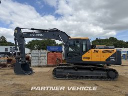 Excavadora Hyundai R215L año 2026 Nueva