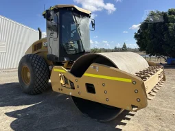 Vibrocompactador Caterpillar CS12GC año 2021 Horas 923
