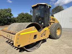 
										Vibrocompactador Caterpillar CS12GC año 2021 Horas 923 completo									