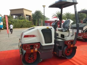 Vibrocompactador Dynapac CC125 año 2026 horas 4 nuevo peso6613.87 LB