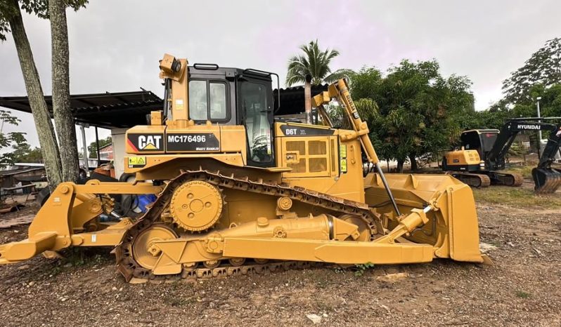 
								Bulldozer Caterpillar D6T XL año 2017 horas 7600 aprox. completo									