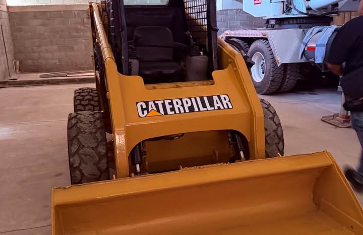 
								Minicargador Caterpillar 236B año 2007 disponibilidad inmedita completo									