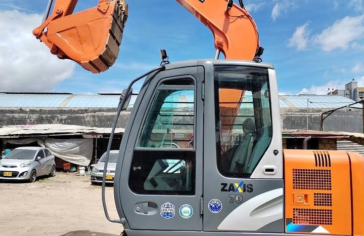 
								Excavadora Hitachi 70 año 2021 horas 2425 perfecto estado completo									