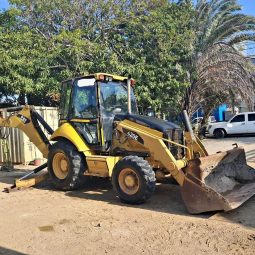 Retrocargador Caterpillar 420E año 2006